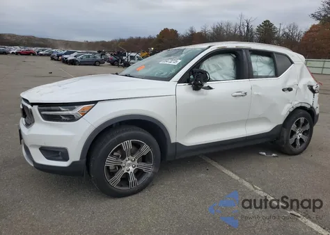 2021 Volvo Xc40 T5 Inscription z USA, uszkodzony, nr VIN YV4162UL4M2478514